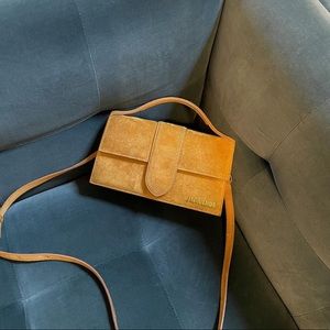 Jacquemus
Le grand Bambino bag